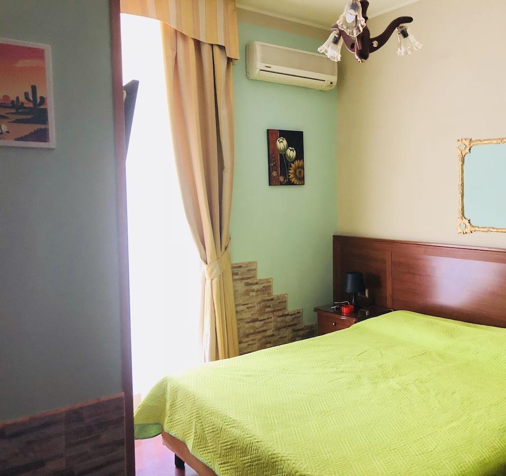 Hotel Iris Neapol Zewnętrze zdjęcie