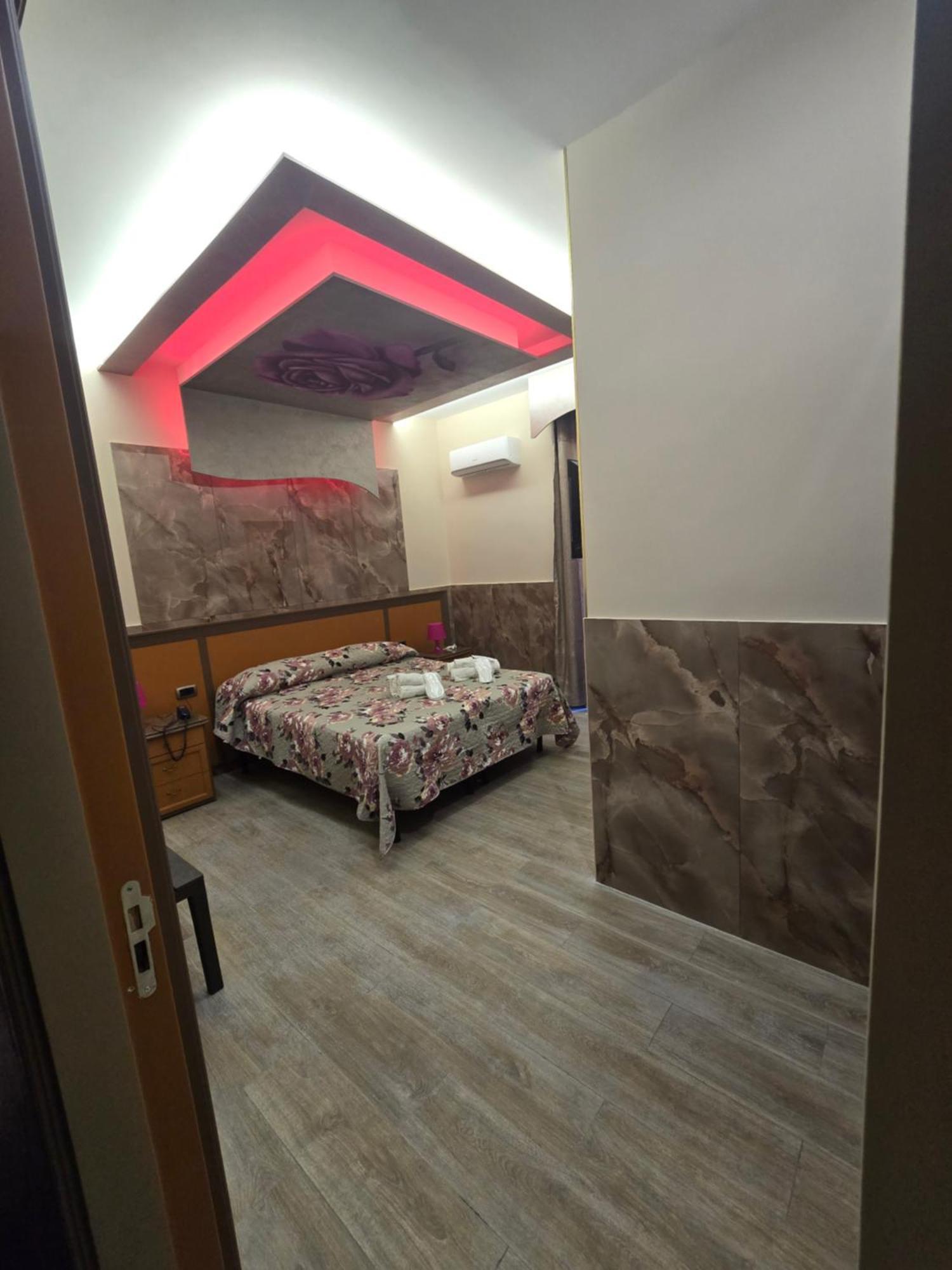 Hotel Iris Neapol Zewnętrze zdjęcie